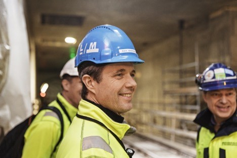 Kong Frederik X indvier Hovedstadens nye Metrostationer