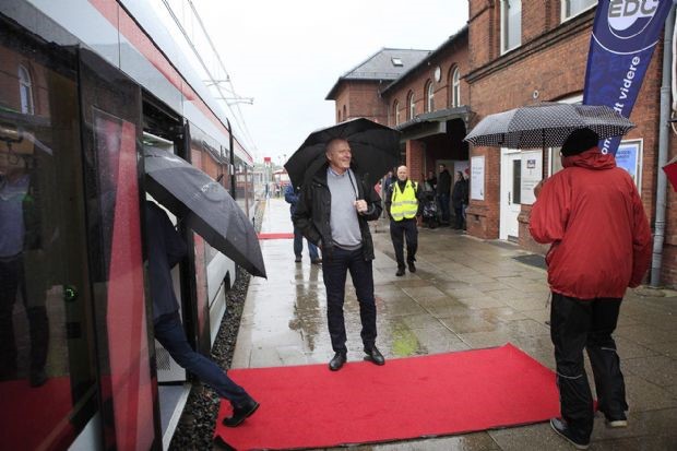 Letbanen blev fejret ved en festlig og våd begivenhed