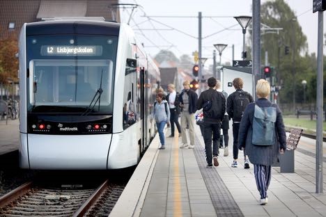 Letbanen mellem Odder og Aarhus kører med fyldte tog i myldretiden