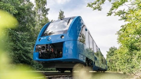 Transportministeren ser store perspektiver i el-tog med batterier Transportministeren ser store perspektiver i el-tog med batterier