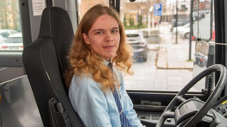 Danmarks yngste med buskrekort krer gult