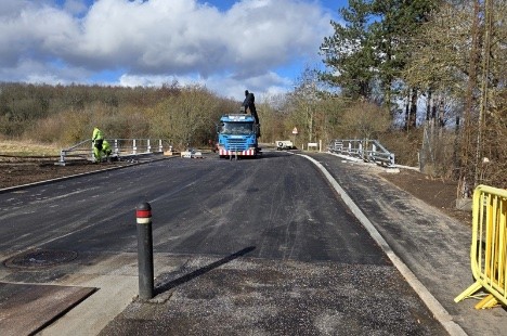 Ny bro fører vej over å ved Aarhus