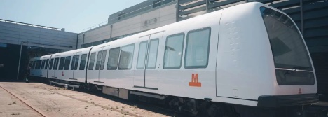 Det første af 34 metrotog har fået plads til flere passagerer Det første af 34 metrotog har fået plads til flere passagerer